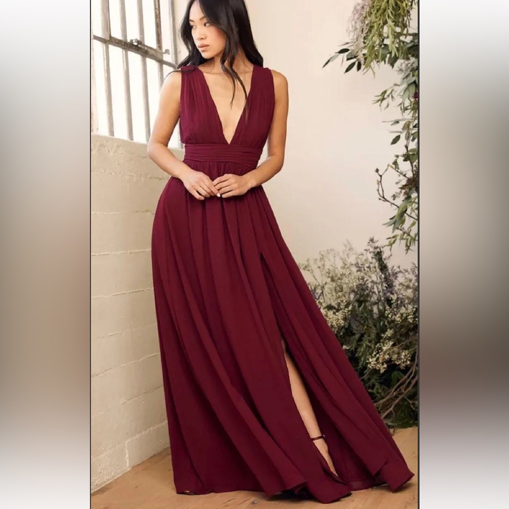 LULUS NWT Heavenly Hues Burgundy Evening/Bridesmaid V-Neck Goddess Maxi Dress M
